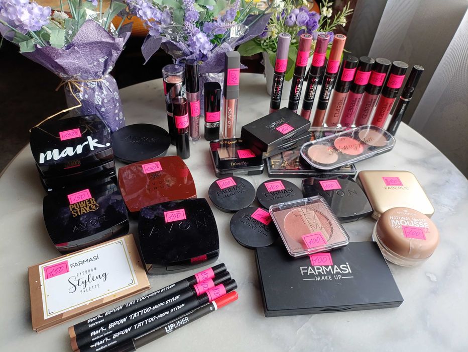 Пудра, помада, тени, румяна, тональная основа, карандаш, блеск