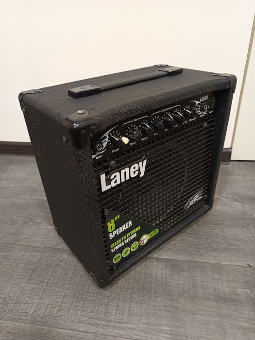 Продам комбоусилитель Laney lx20r