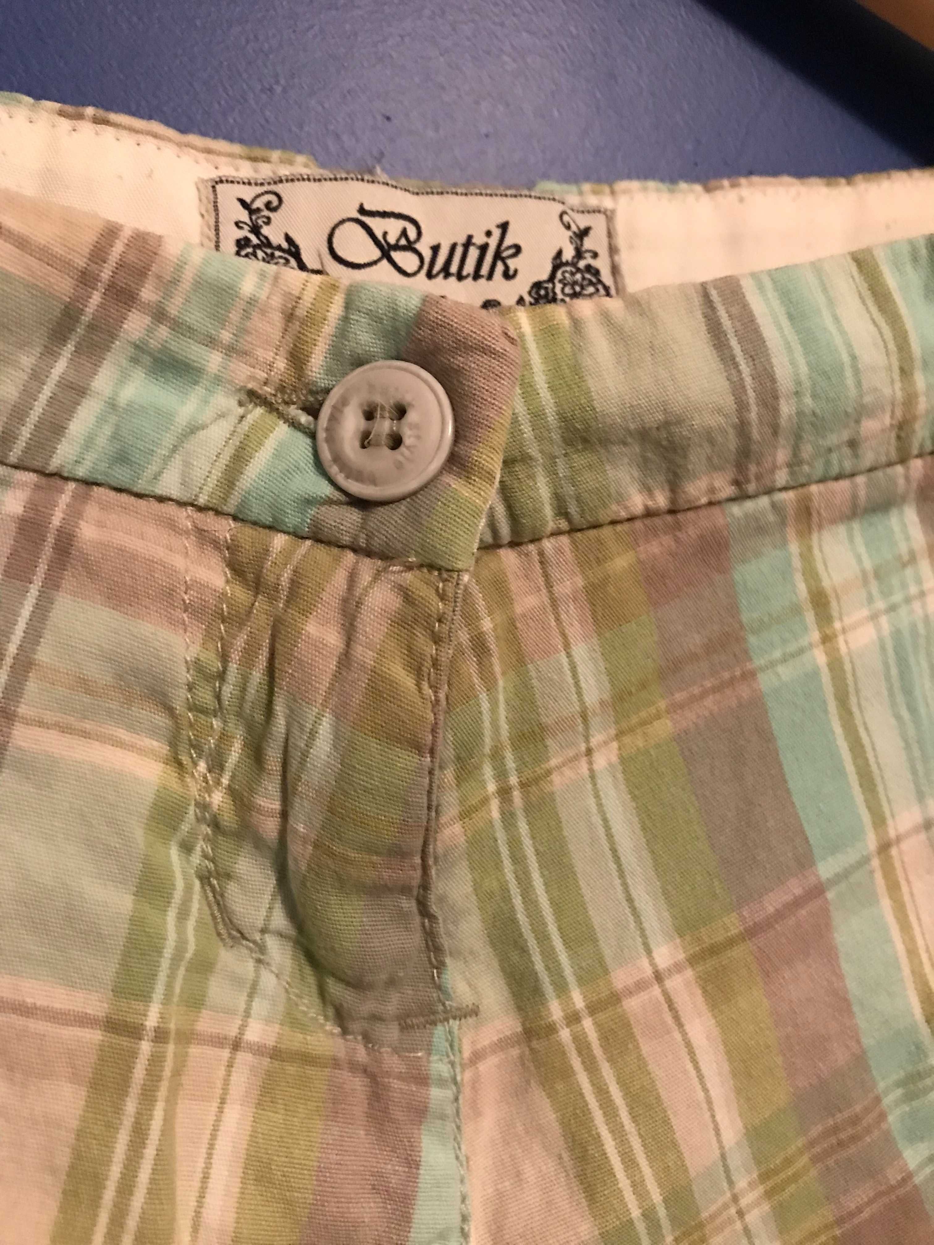Krótkie spodenki w kratkę - Butik