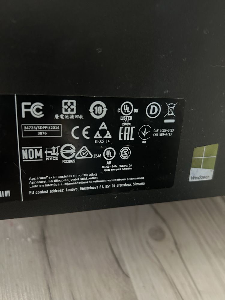 Komputer z monitorem