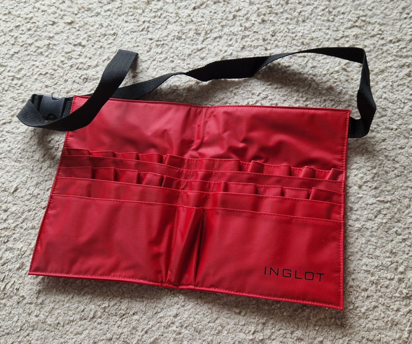 Nylonowy pas do pędzli czerwony Inglot