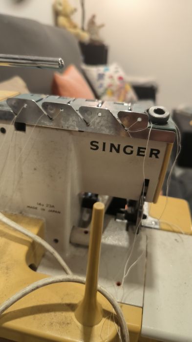 Maquina corte e coser Singer