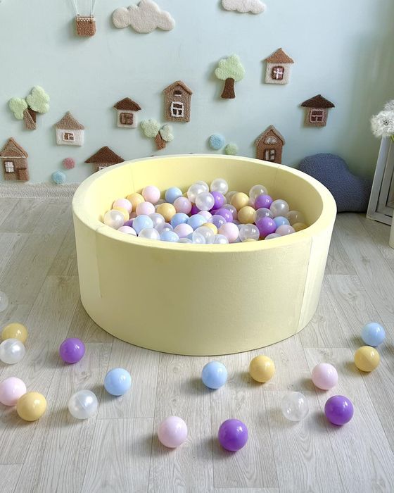 Сухі басейни з кулькам і без, жовтий. Наложка. Сухой Бассейн