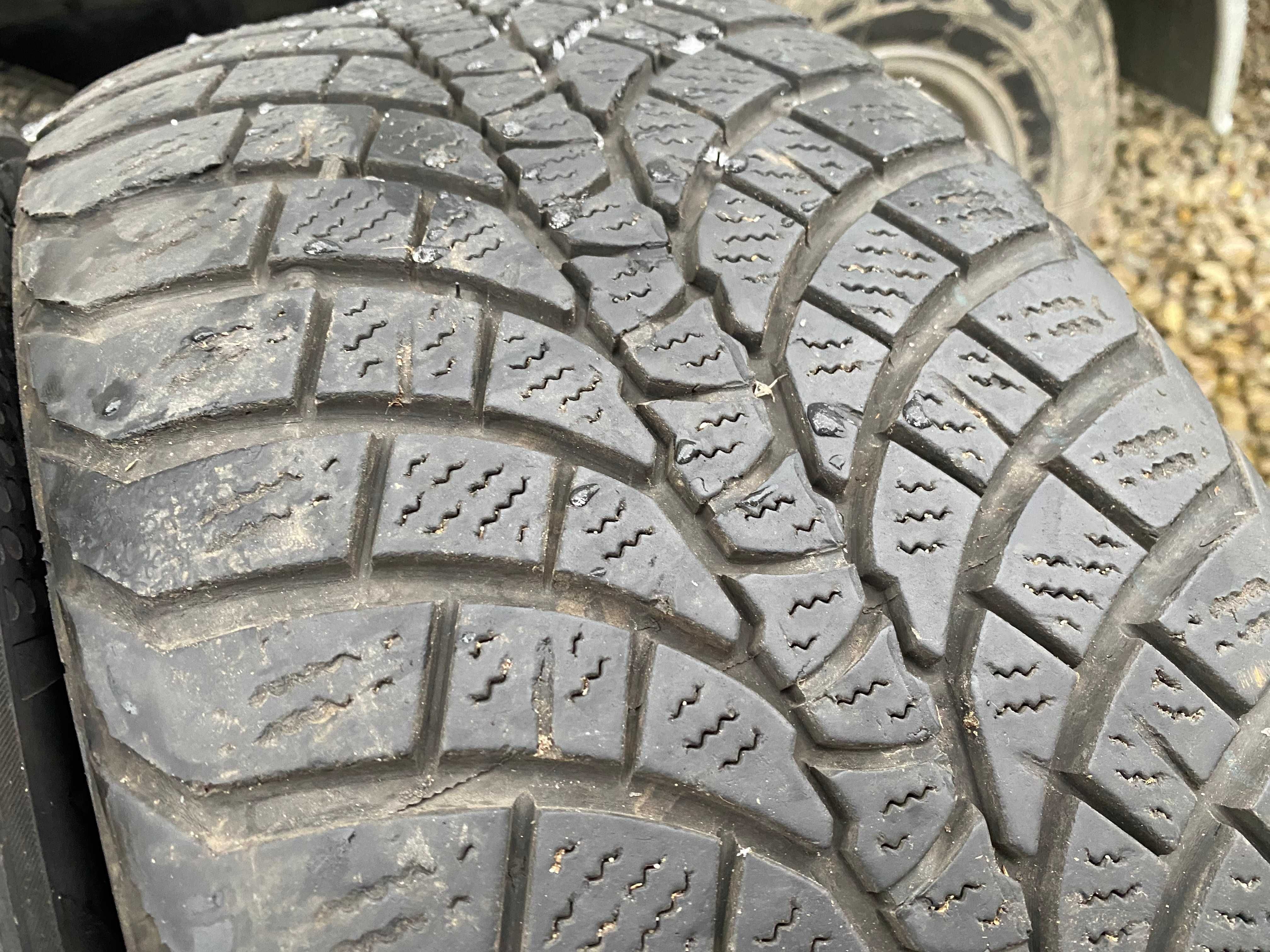 зимова резина KUMHO 233/45/R18 з дисками 5*114,3 титанами R18