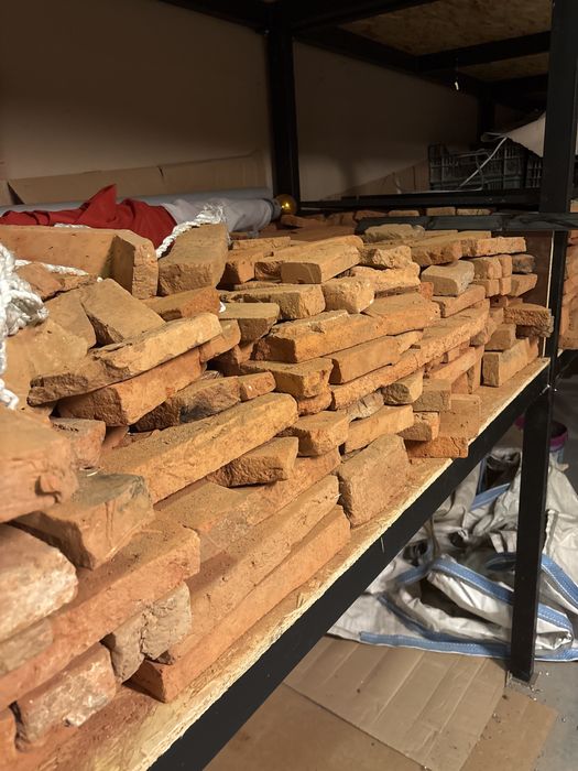 Cegly po rozbiorce domu do ozdobienia scian