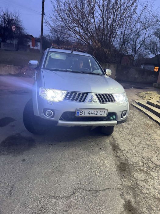 Мітсубісі Паджеро Спорт 2013 року