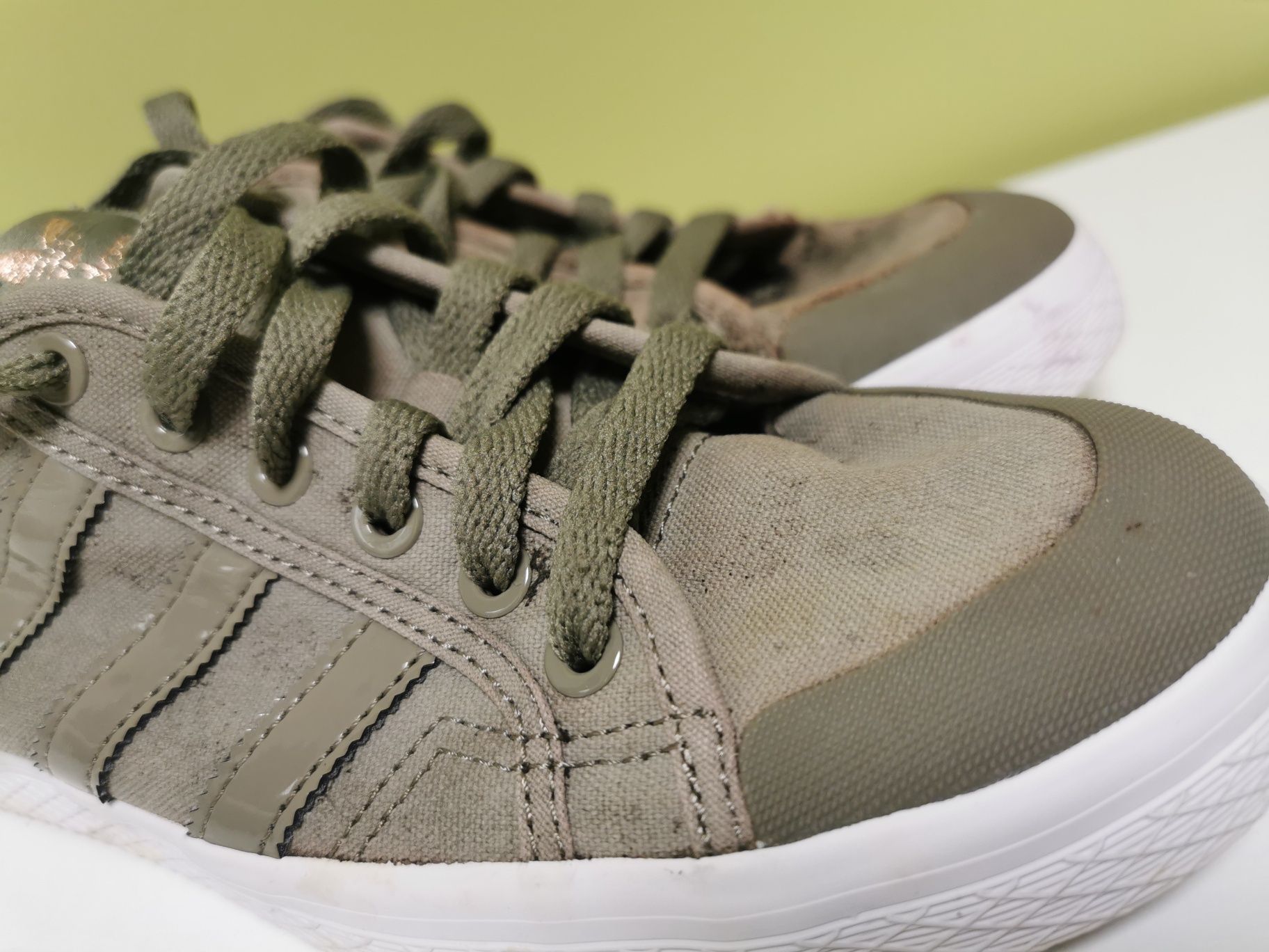 Buty damskie młodzieżowe sportowe trampki tenisówki adidas khaki 39