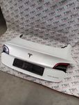 Кришка багажника в зборі Tesla Мodel 3 Rest