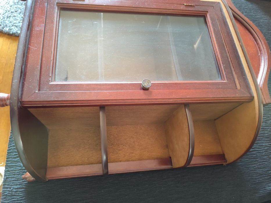 Móvel vitrine mogno