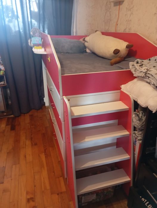 Кровать-чердак для девочки розовая/белая