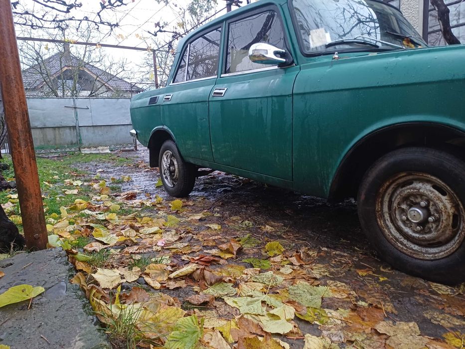 Машина нв ходу працює все