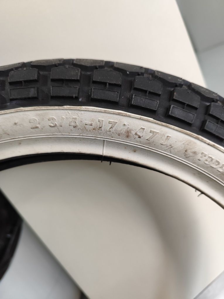 Pneus 2,4/3  17 continental jante 17  mobylette