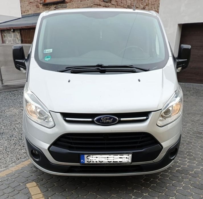 Przewóz osób oraz drobnych rzeczy samochodem klimatyzowanym 9 osobowy