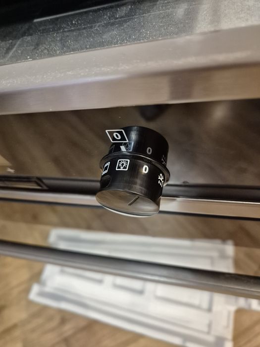 Piekarnik Electrolux, model EZA5420AOX.
Jest to wielofunkcyjny piekarn