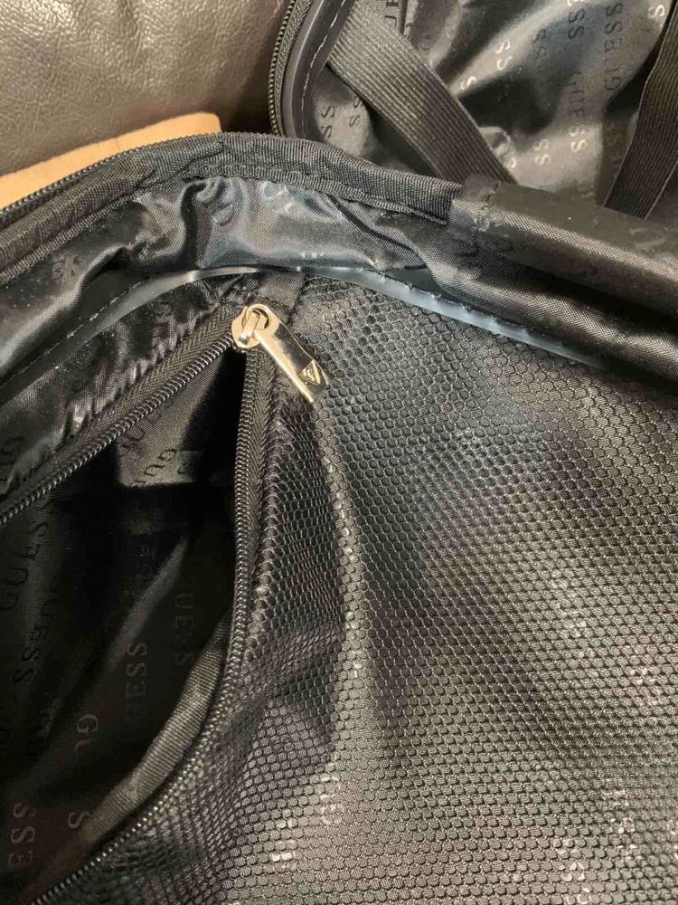 Валіза велика Guess