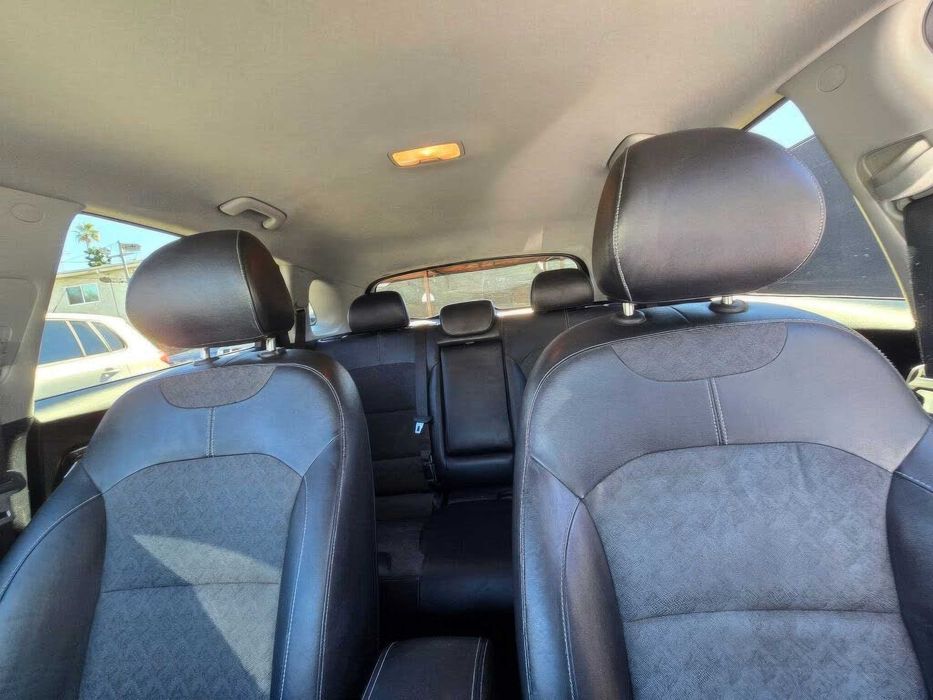 Kia Niro EX      2017