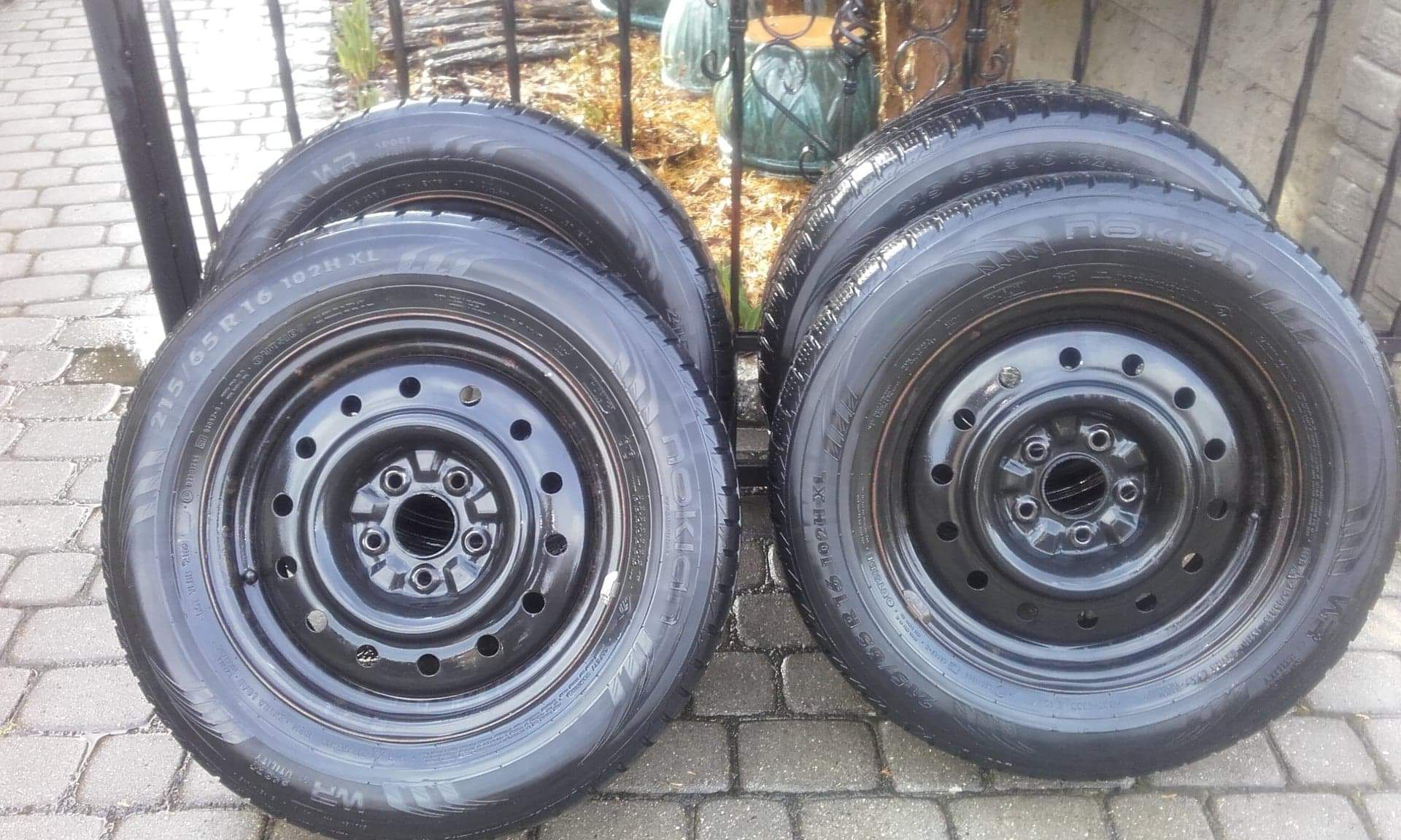 Opony zimowe Nokian 215/65/16