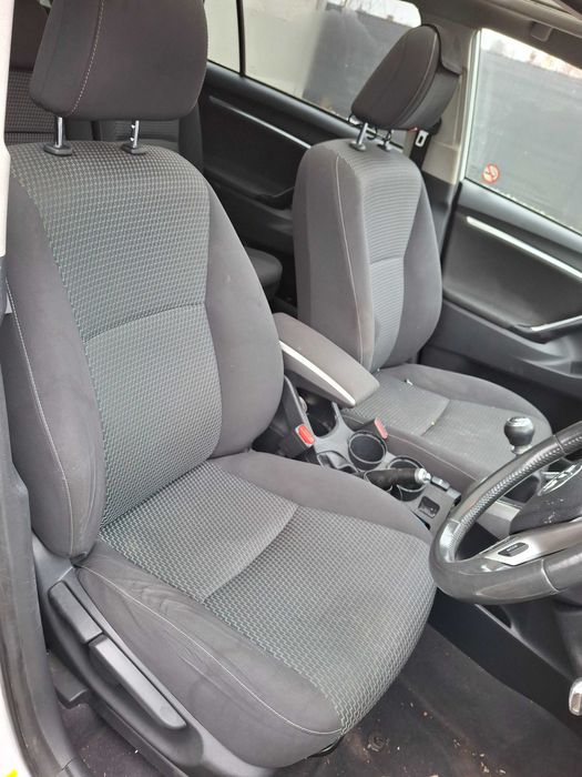 Toyota Verso lift fotele kanapy 3 rzedy 7 osob komplet przerobka Van