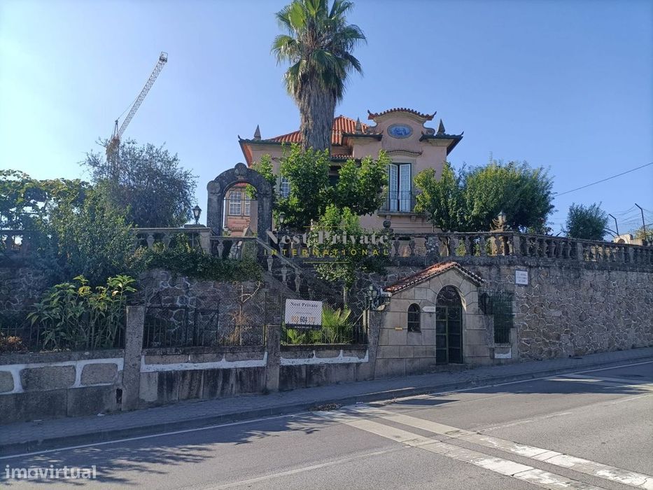 Moradia independente à venda na Avenida Tenente Coronel Silva Simões