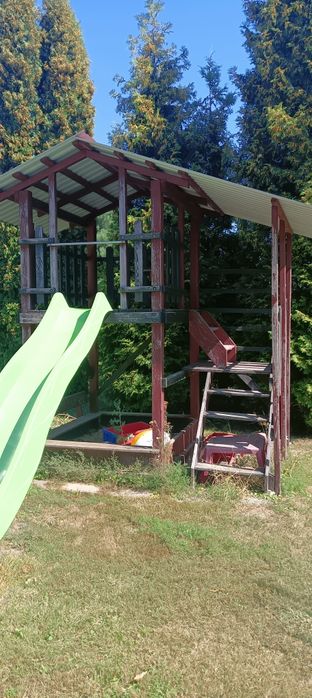 Domek dla dzieci z piaskownicą