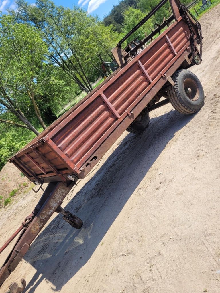 Rozrzutnik 3.5t gotowy do pracy