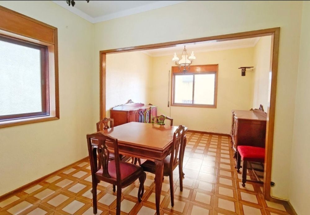 DESCEU!!    Moradia T4+ em Azurara - inúmeras possibilidades