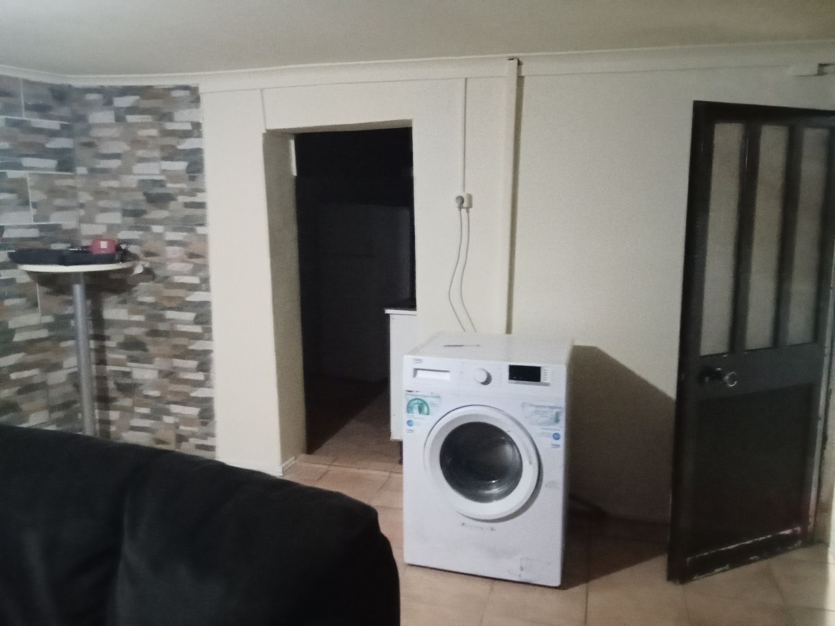 Arrendo T.1  anexo em Avintes com água e luz inchuido mobilado