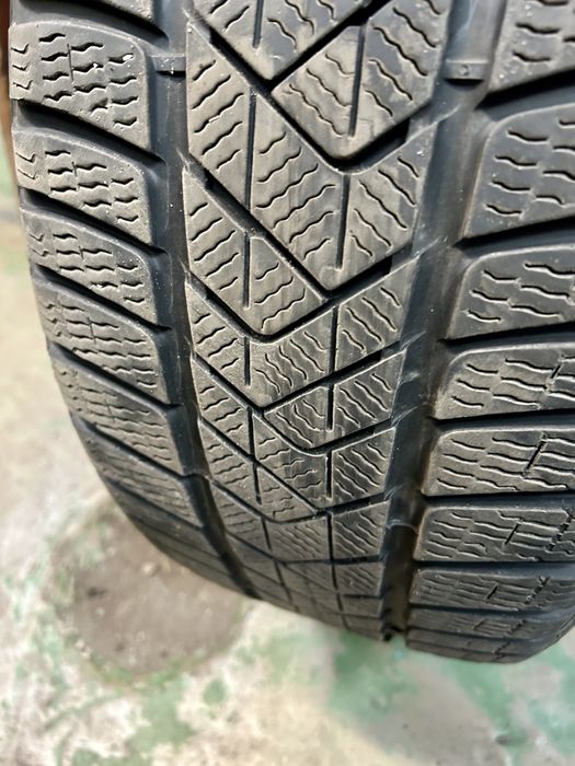 235/45/18 Pirelli zimowe komplet 4 sztuki , 2022r