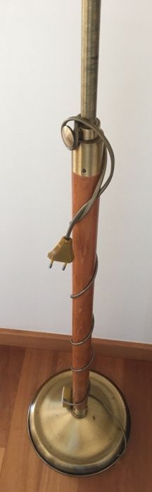 Candeeiro de pé alto