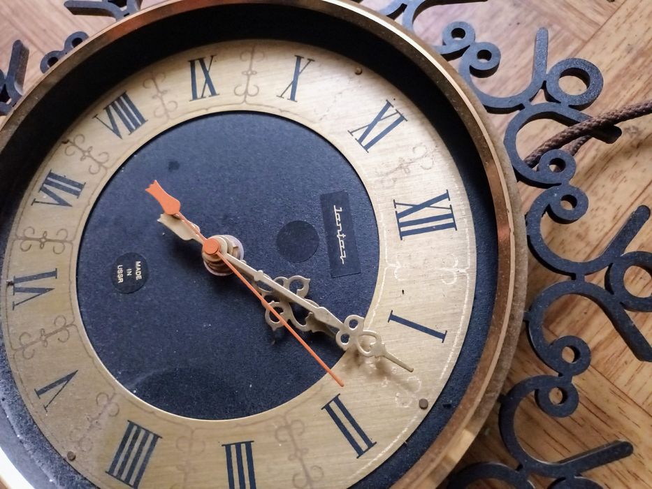 Piękny stary radziecki zegar Jantar ścienny