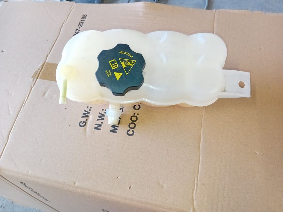 Zbiorniczek wyrównawczy jeep grand cherokee wl