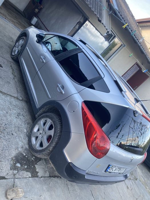 Peugeot 207 sw cross