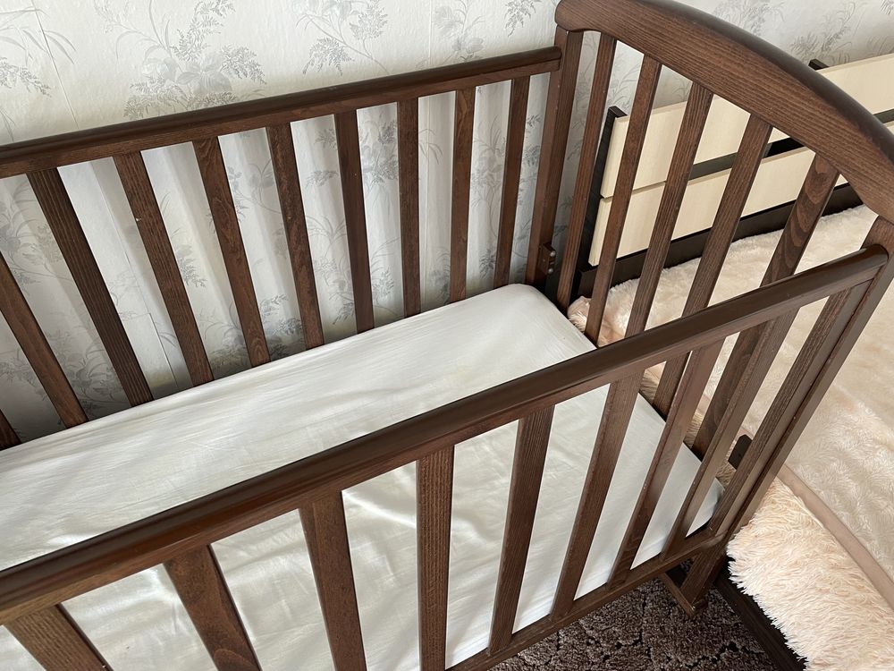 Дитяче ліжко, кроватка, люлька для немовлят