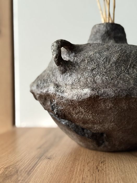 Ваза з папʼє-маше для сухоквітів