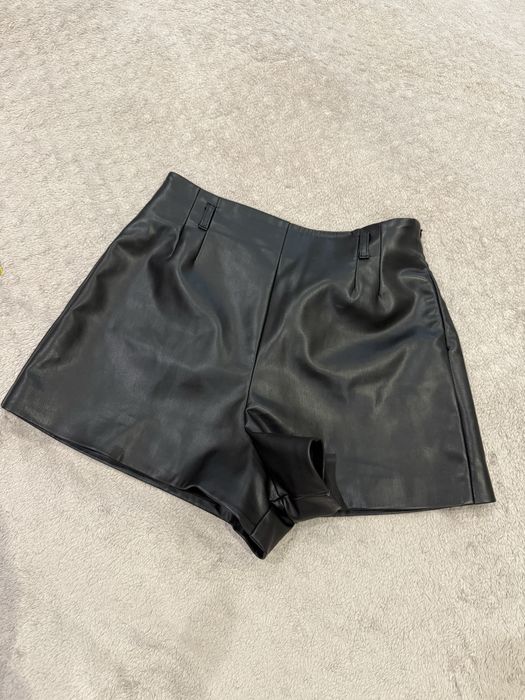 Шорти Zara зі штучної шкіри