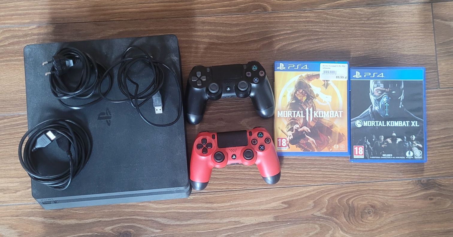 PS4, dwa pady dualshock, dwie gry