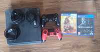 PS4, dwa pady dualshock, dwie gry