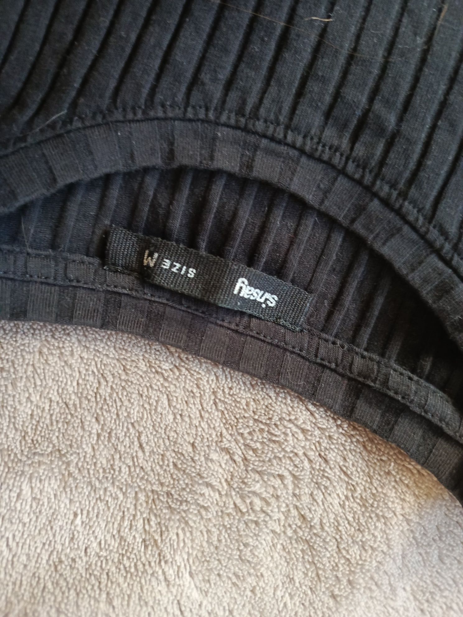 Cropp top z rozcięciem na plecach