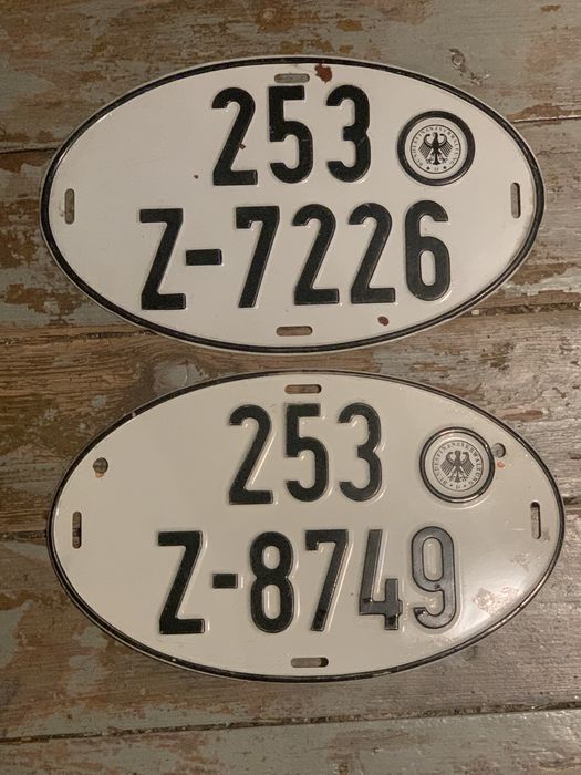 Dwie kolekcjonerskie tablice rejestracyjne RFN jajka