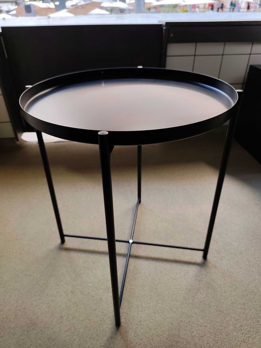 Mesa de apoio preta IKEA metálica redonda