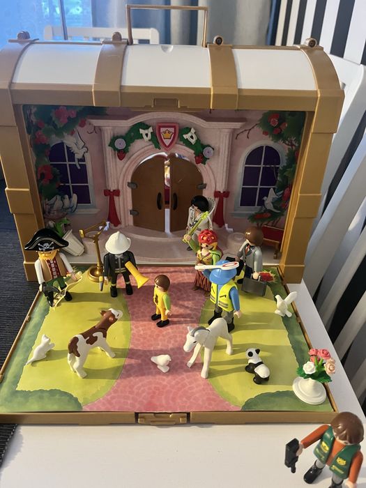 Playmobil domek + zamek z dodatkowymi figurkami