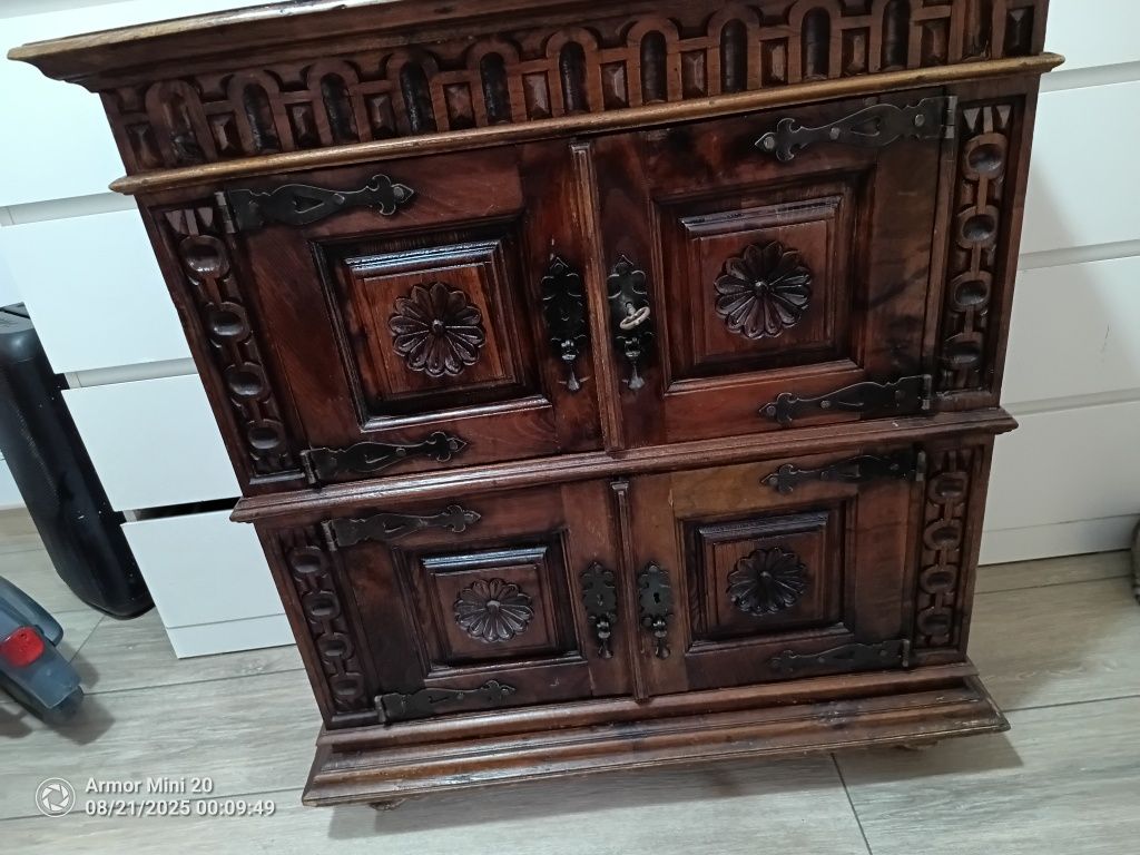 Vendo armário em madeira