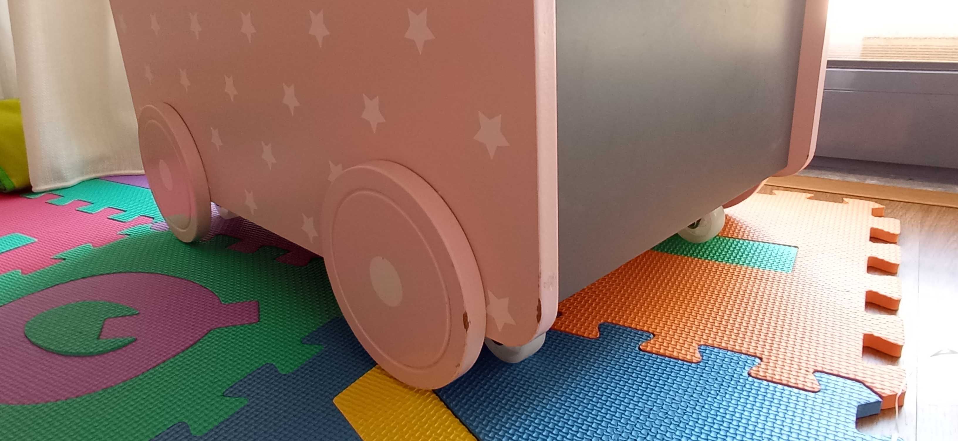 Caixa de arrumação com rodas para brinquedos
