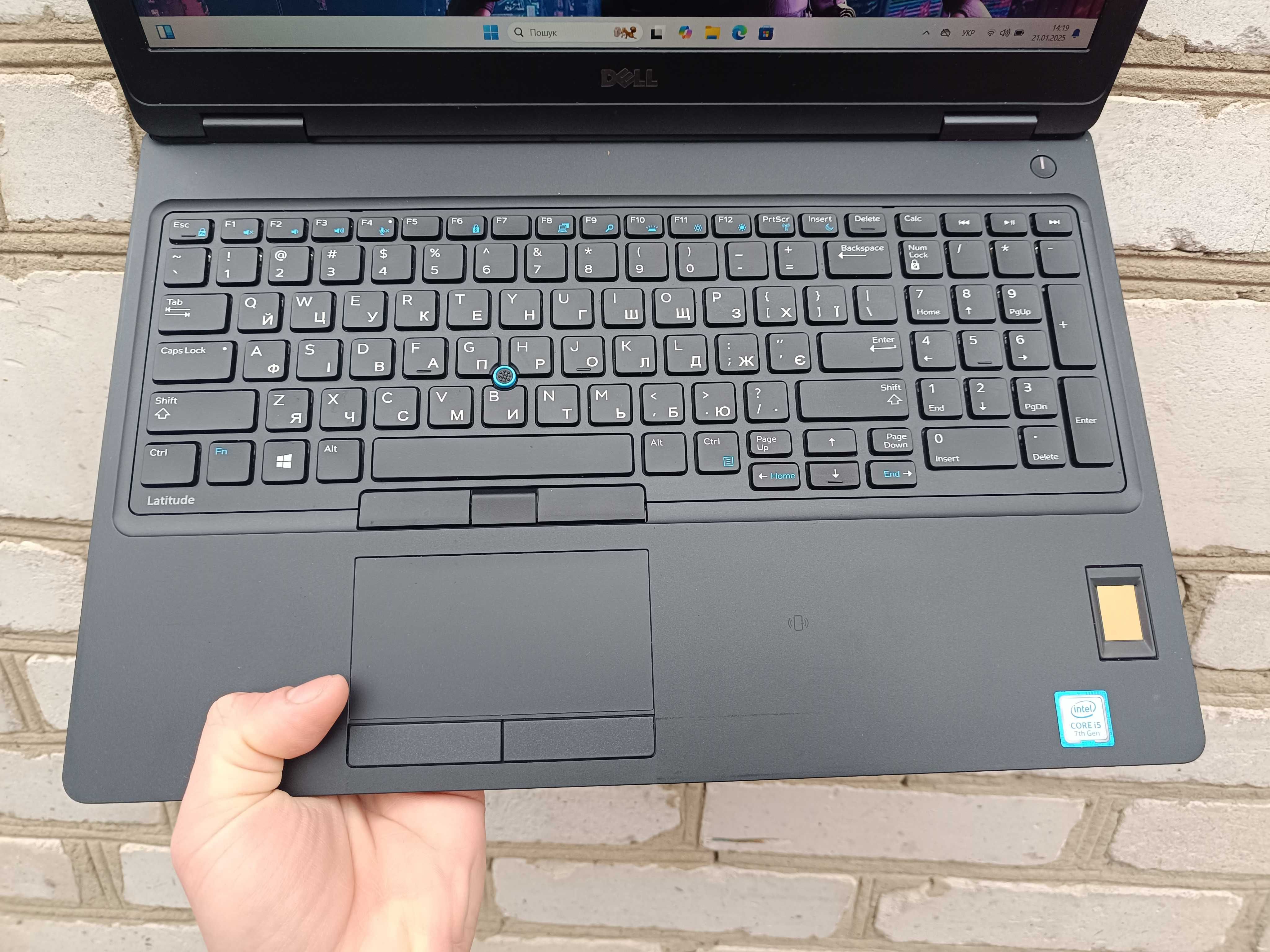 Ігровий ноутбук DELL (i5 7440HQ/16/256/Nvidia 940MX 2GB)