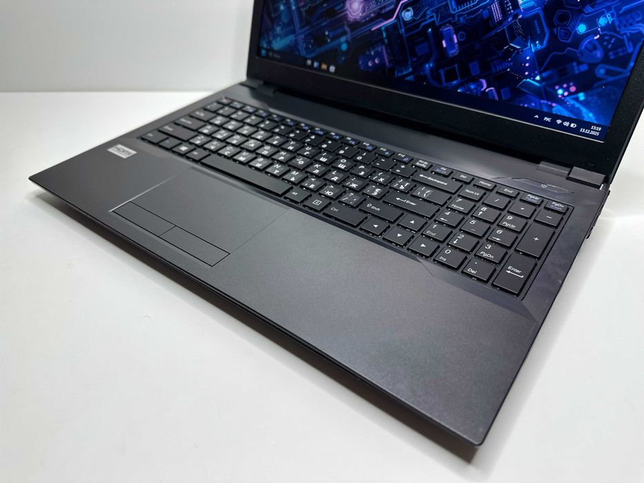 Потужний унікальний Clevo NB50TZ, i3-8100, 8Gb, SSD+HDD, FHD IPS 15.6