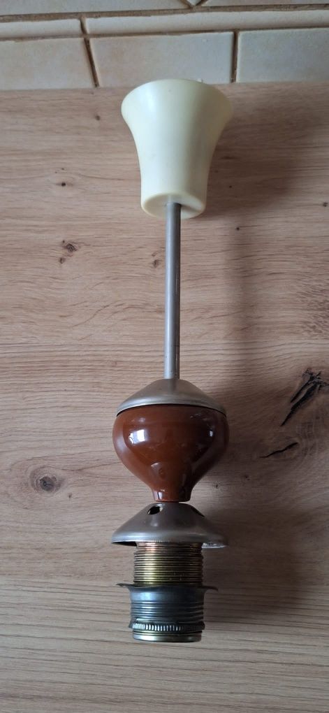 Lampa wisząca z okresu PRL-u