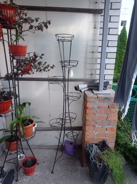 Підставкад для вазонів кована