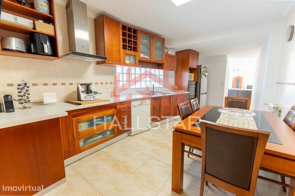 Moradia T3 / Térrea / Remodelada / Aquecimento Central / Churrasqueira