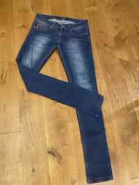 jeansy Armani Jeans 27/32 S rurki piekny kolor