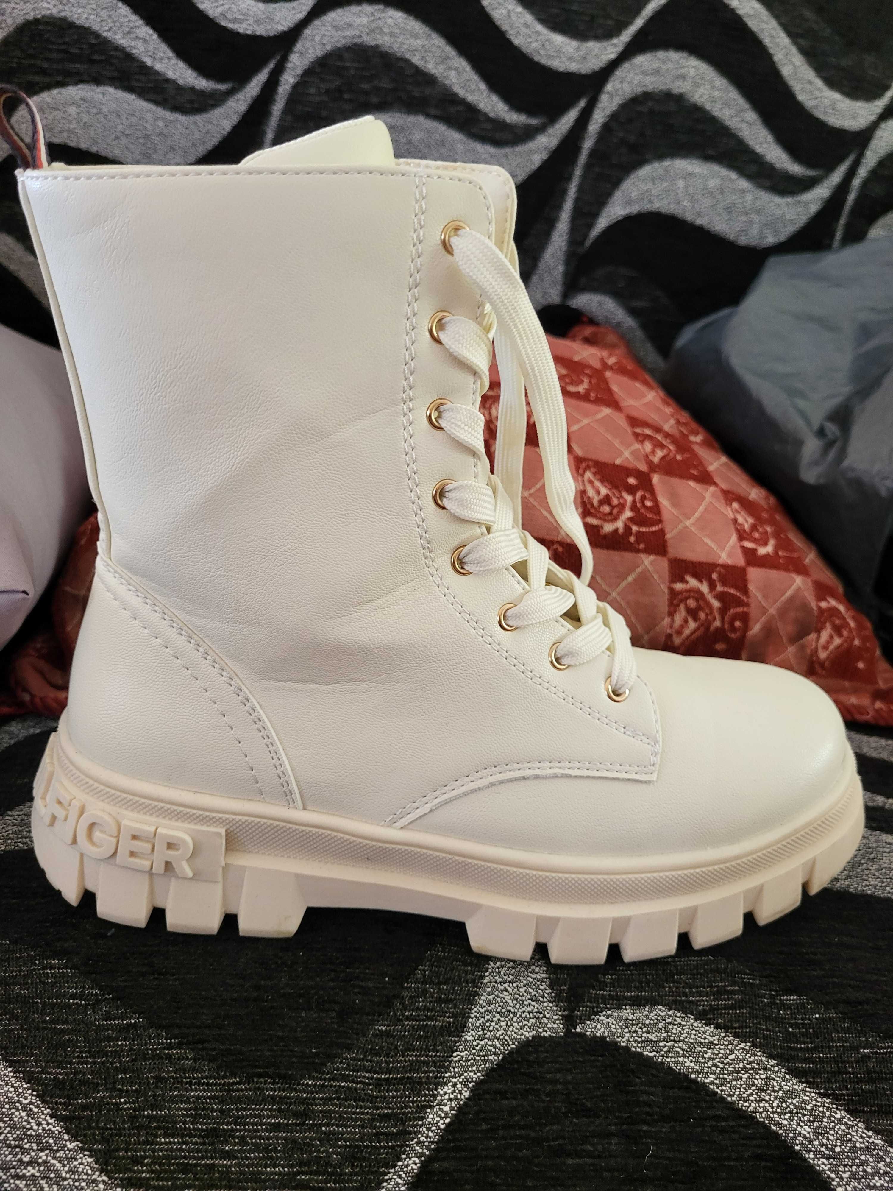Botas bege tommy